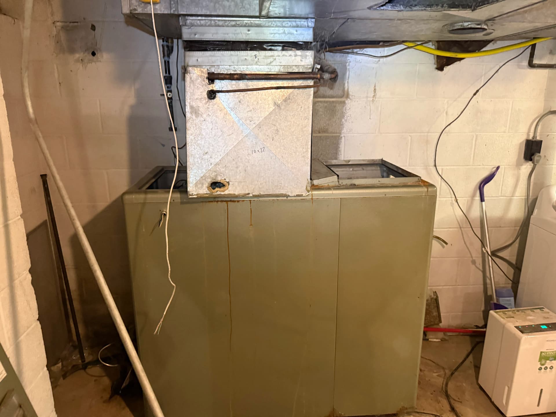 Gallery photos for Old Furnace and A/C Swapped Out for a Heat Pump Setup: Image #1