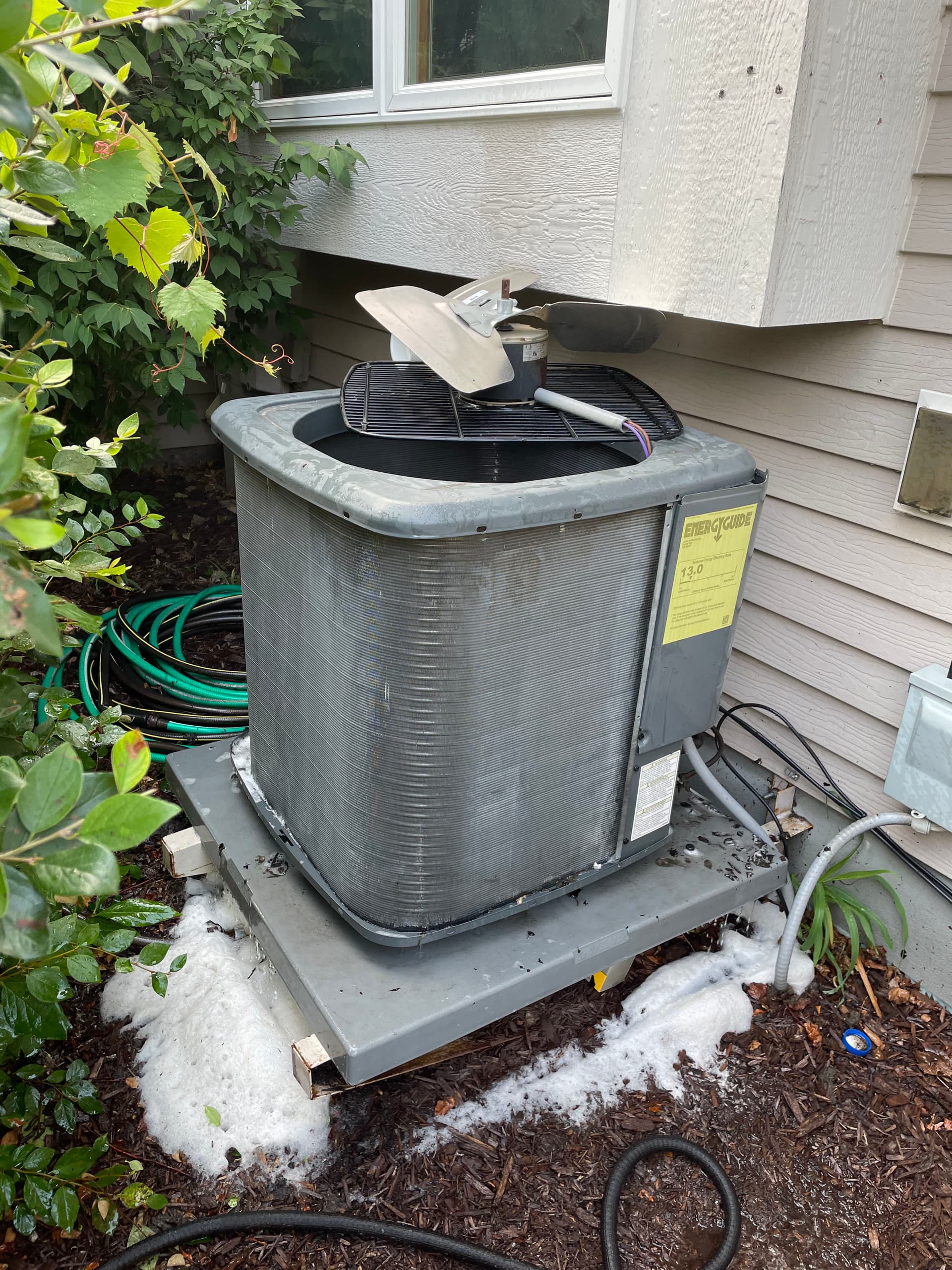 Gallery photos for A Clogged Condenser Was Killing This AC's Cooling Power: Image #1